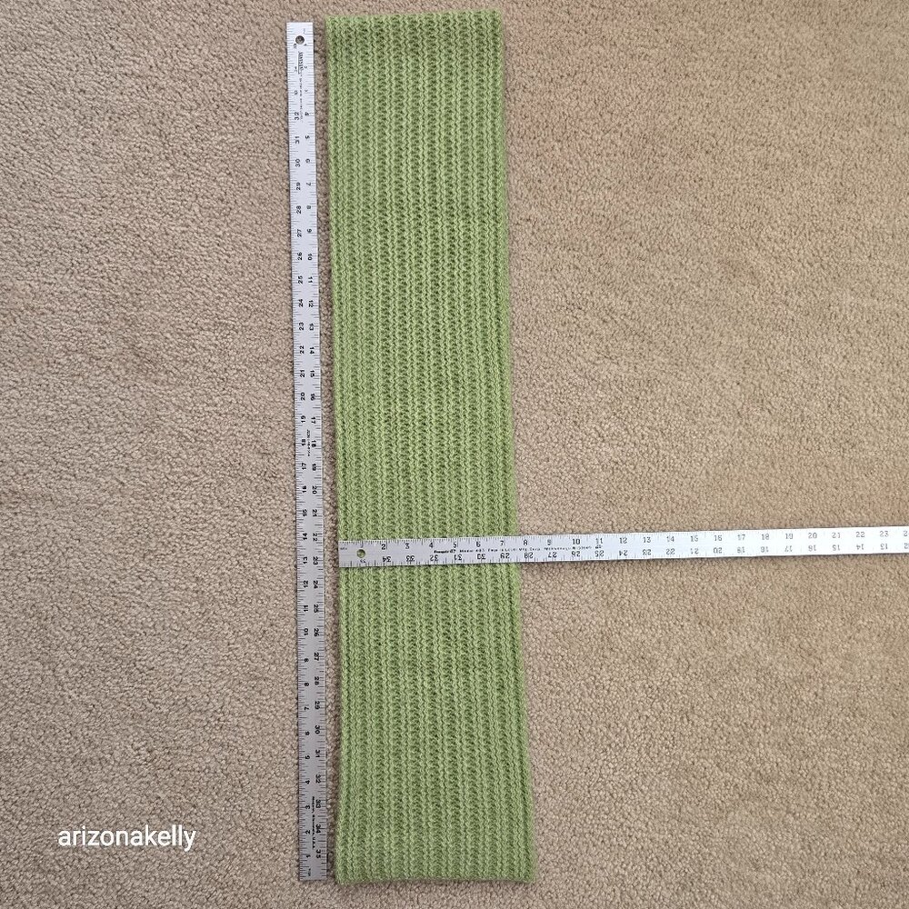 Castlerig Cashmere Green Knit Scarf *TINY REPAIRED HOLE* - Picture 7 of 12